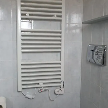 Casa N 2 Con Parcheggio Privato E Colonnina Ricarica Apartment Livorno